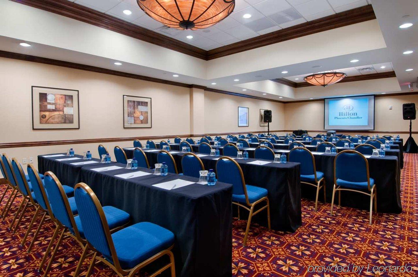 Hilton Phoenix צ'נדלר מתקנים תמונה