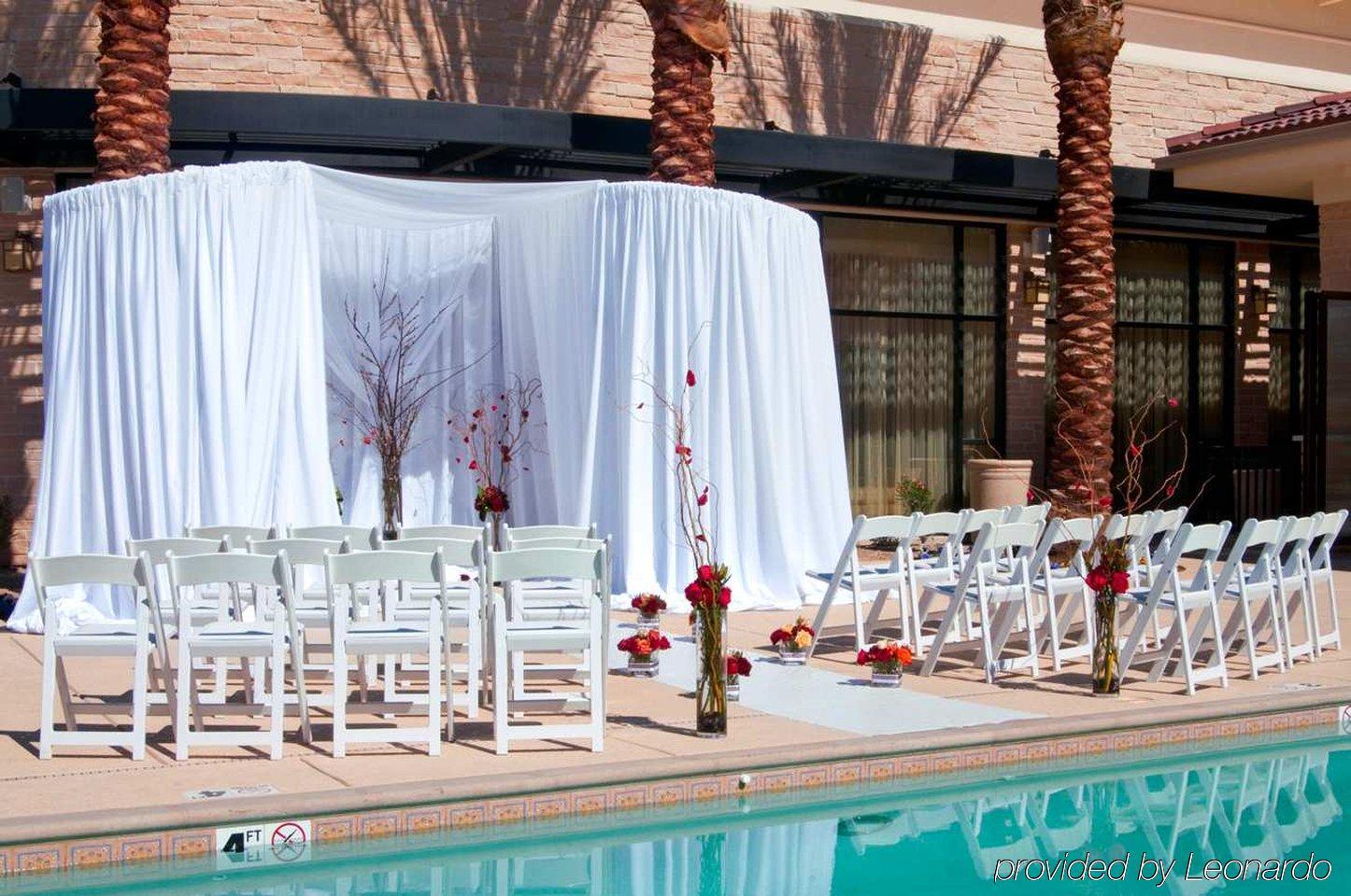Hilton Phoenix צ'נדלר מתקנים תמונה